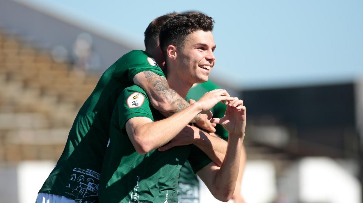 El extremo del Córdoba CF Luismi celebra el 0-3 blanquiverde el domingo ante el Linense