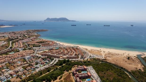 Muere el tripulante de una embarcación tras caer al agua en la Bahía de Algeciras