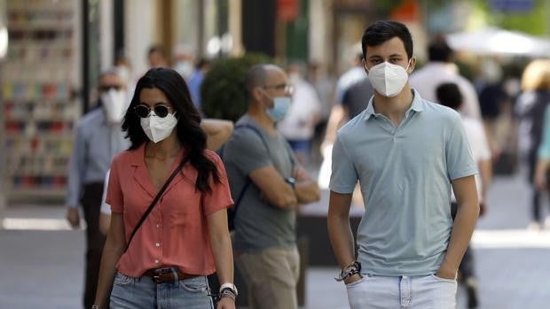 Las vacunas doblegan la curva: Andalucía suma 1.012 contagios de Covid, la cifra más baja en un mes