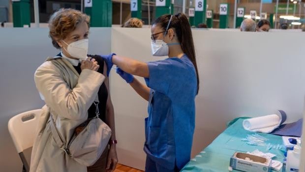 Solo los mayores de 68 años pueden pedir cita para vacunarse contra el Covid en Andalucía