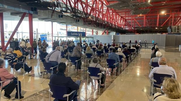 Salud prevé poner a finales de mayo 6.000 dosis al día en el vacunódromo del Palacio de Ferias de Málaga