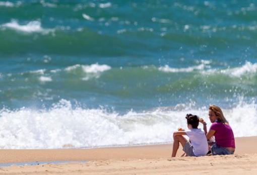 Las playas de Almería podrán recibir turismo nacional a partir del 9 de mayo