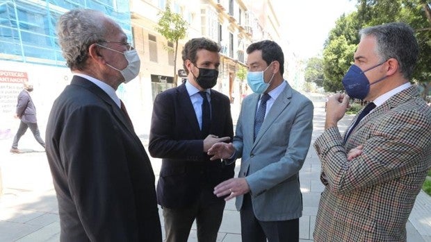 Pablo Casado se reúne en secreto en Málaga con Juanma Moreno