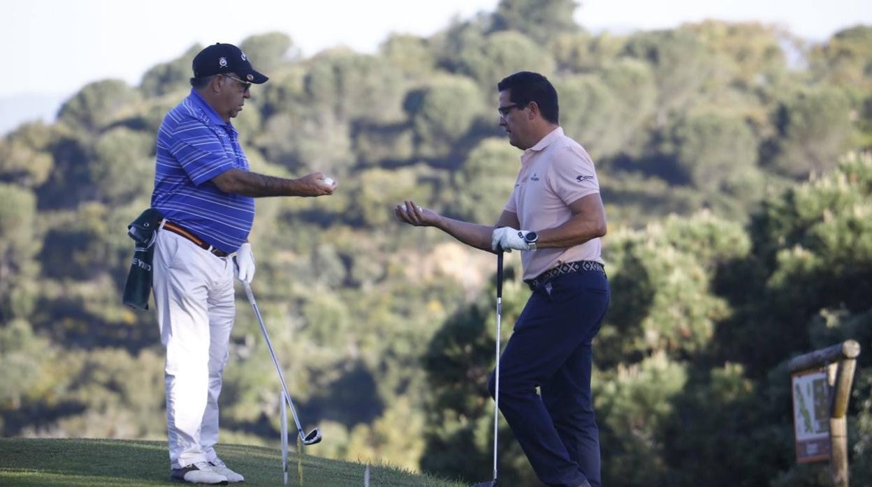 Dos jugadores del torneo en el sábado de torneo