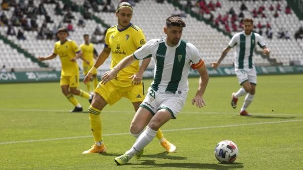 El Córdoba CF certifica la hecatombe pese la victoria ante el Cádiz B (2-1)