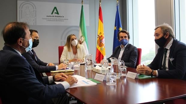 Los peajes que propone el Gobierno costarían hasta 900 euros al mes a los transportistas andaluces