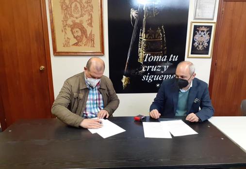 Firma de la ejecución de las cartelas del techo de palio del Dulce Nombre