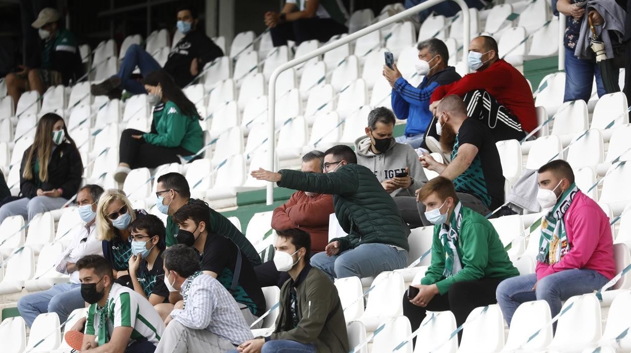 Aficionados cordobesistas, en las gradas de El Arcángel el pasado domingo