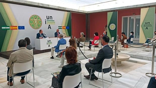 La UNIA presenta sus cursos de verano, que cuentan con opciones presenciales, semipresenciales y virtuales