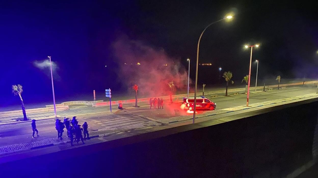 Imagen de otra noche violenta en la barriada de La Atunara