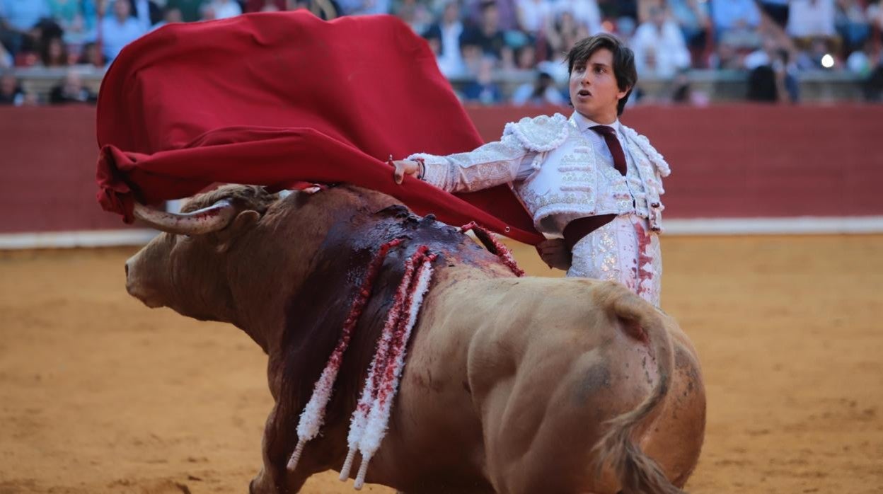 Roca Rey, con la muleta, en el Coso de los Califas en 2018