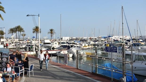 Muere una joven noruega en Marbella tras caer de un noveno piso al hacerse un selfi