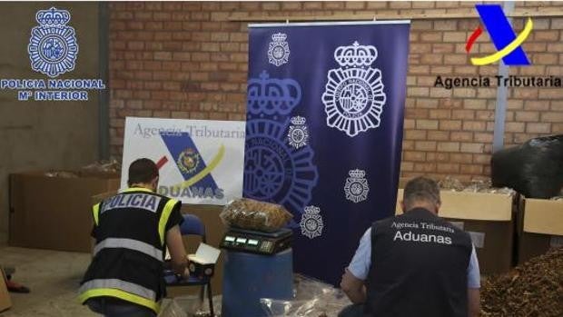 Tres contrabandistas de tabaco que operaban en naves  de Córdoba se enfrentan a 9 años de prisión