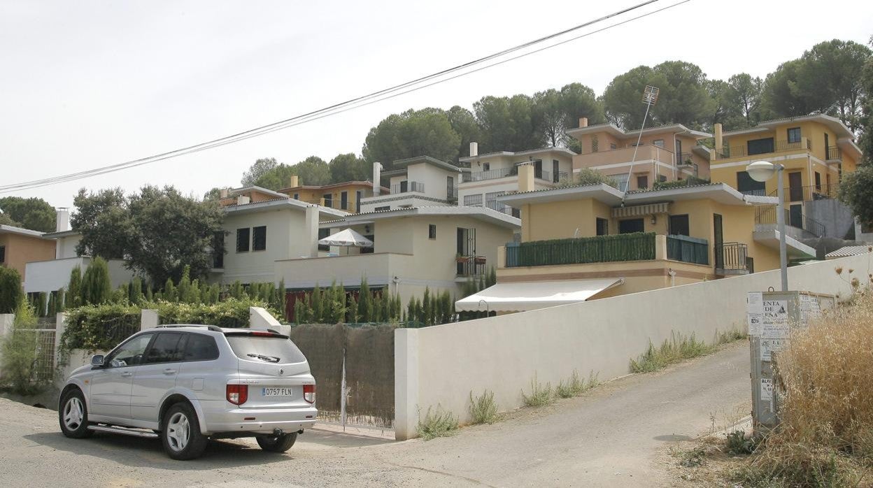 Viviendas en Santa María de Trassierra, donde Emacsa tiene proyectado llevar agua de la red general