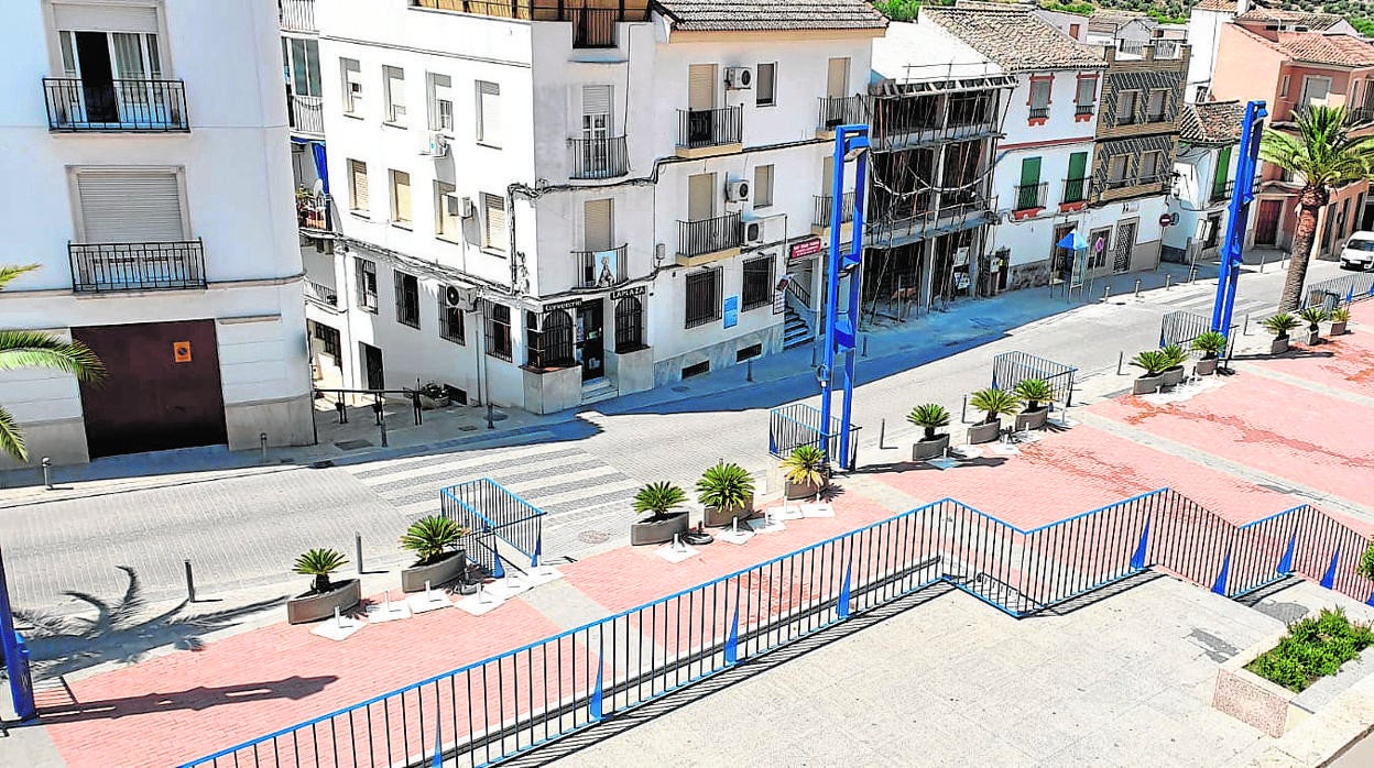 Calle vacía en Castro del Río debido al repunte de casos Covid-19 en el municipio