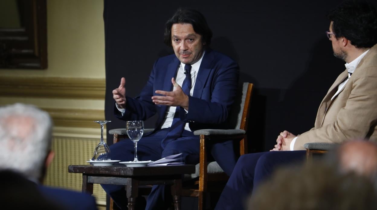 Pablo Manuel Díez, hoy durante su charla en el Círculo de la Amistad