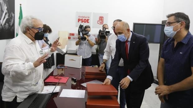 Luis Ángel Hierro se presenta como el candidato «de las ideas» para evitar el enfrentamiento Díaz-Espadas