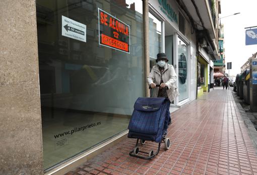 Comercio cerrado en La Viñuela durante la crisis de la pandemia