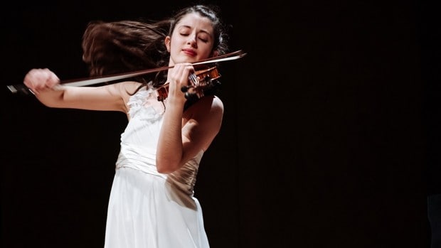 La granadina María Dueñas gana uno de los concursos de violín más prestigiosos del mundo