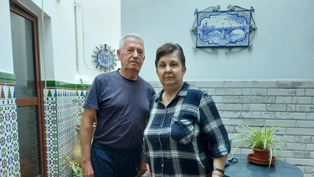 La enferma de esclerosis de Aguilar de la Frontera retomará mañana el tratamiento retirado por el SAS