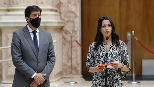 Inés Arrimadas descarta cualquier fisura en el Gobierno andaluz y asegura que queda año y medio de legislatura