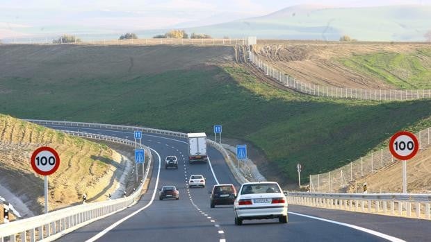 El Gobierno reparará el firme de la autovía Córdoba-Málaga en Aguilar y de Lucena a Benamejí