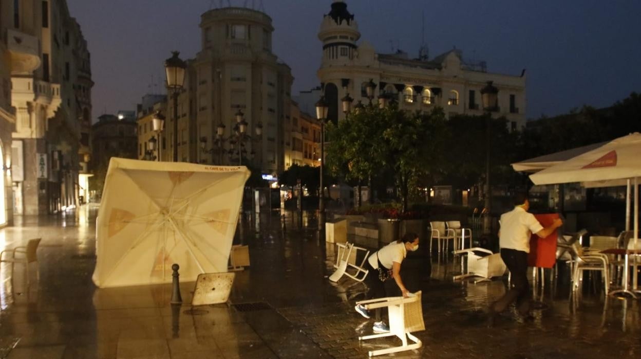 La capital se ha visto sacudida hoy por una intensa tormenta