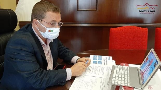 El alcalde de Andújar dimite por motivos de salud