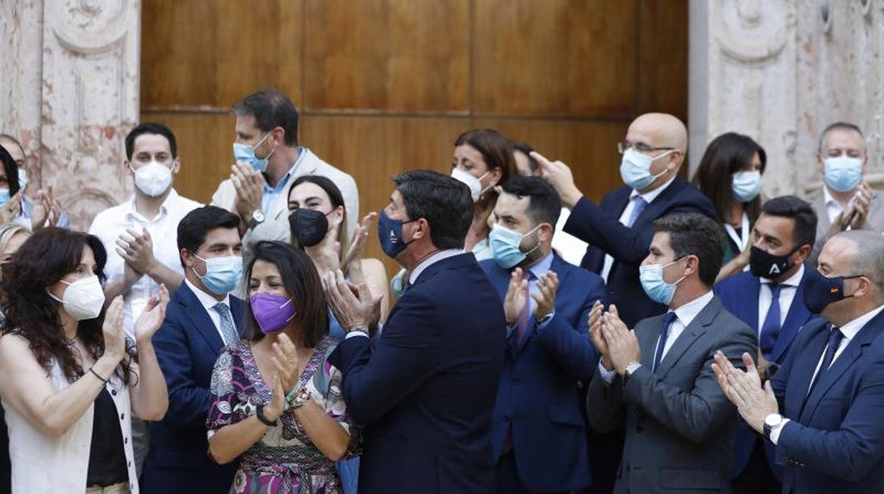 Los diputados de Ciudadanos, grupo impulsor de la Ley posaron tras su aprobación