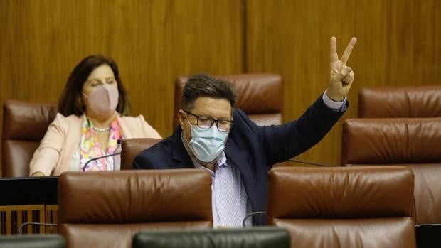 El PSOE andaluz se retrata en el Parlamento y apoya los indultos a los presos catalanes del procés