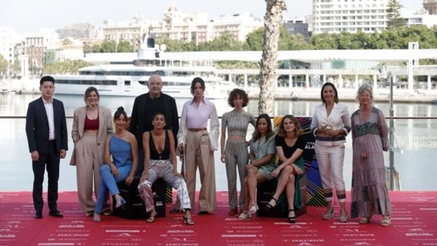 'Chavalas', el viaje emocional de cuatro 'millenials' marcadas por un barrio