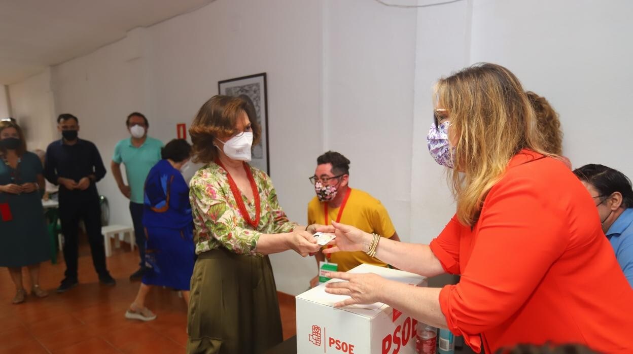 Carmen Calvo vota en las primarias del PSOE de Andalucía en su agrupación de Córdoba