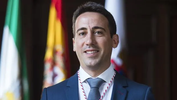 El presidente de la Diputación de Almería cesa a un diputado por corrupción en la compra de mascarillas chinas