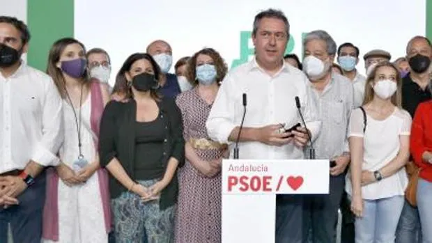 Juan Espadas da el primer paso para controlar el PSOE cambiando el grupo del Parlamento