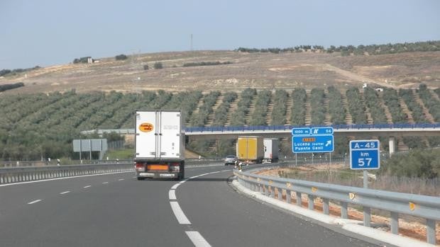 Accidente en Córdoba | Muere un motorista en la autovía A-45 a su paso por Lucena