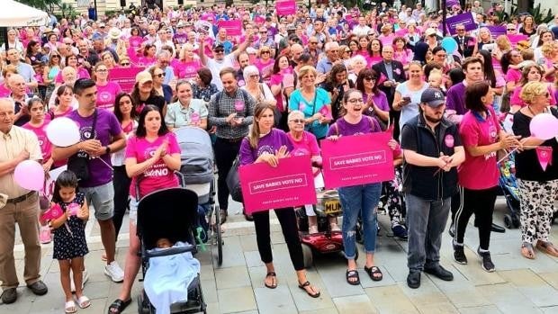 Gibraltar celebra con una profunda división un referéndum para despenalizar el aborto