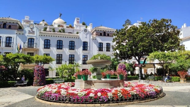 Un millón de flores para engalanar Estepona este verano