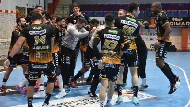 Balonmano | Bustos opta a mejor técnico de la Asobal y seis jugadores del Ángel Ximénez, al siete ideal