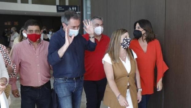 Juan Espadas desembarca en el Parlamento andaluz y estrena su estrategia de oposición