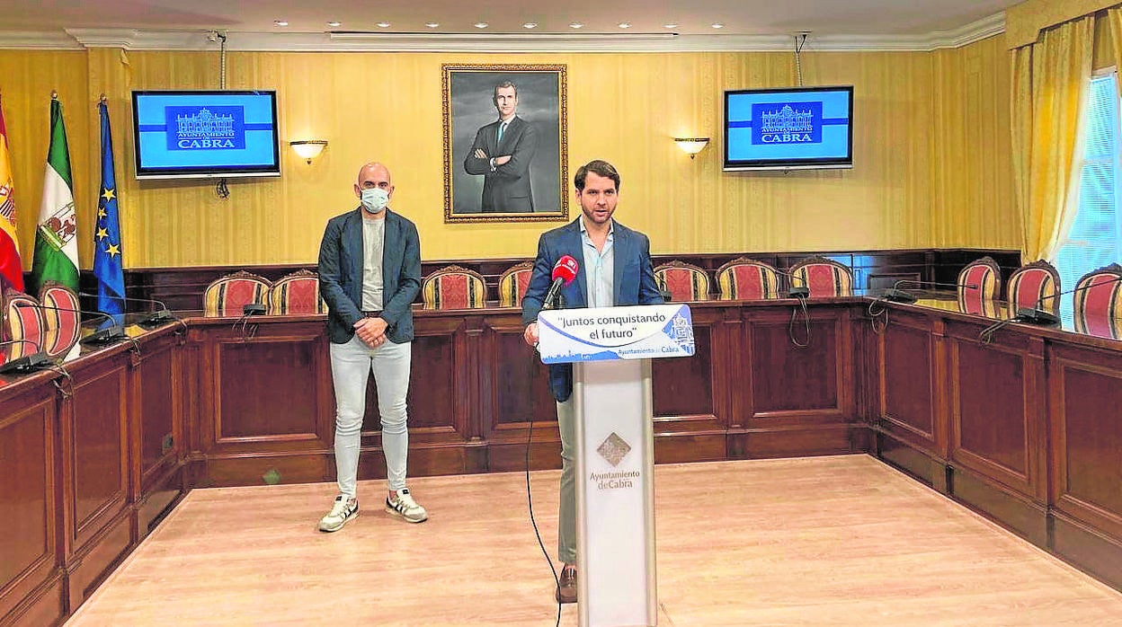 El alcalde de Cabra en la presentación del proyecto de la escuela de fisioterapia