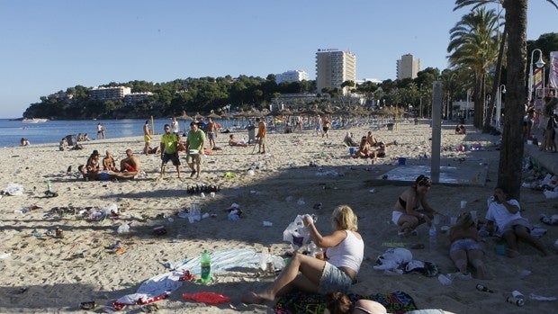 Aislados 476 jóvenes andaluces por sospecha de Covid tras su viaje de fin de curso a Mallorca