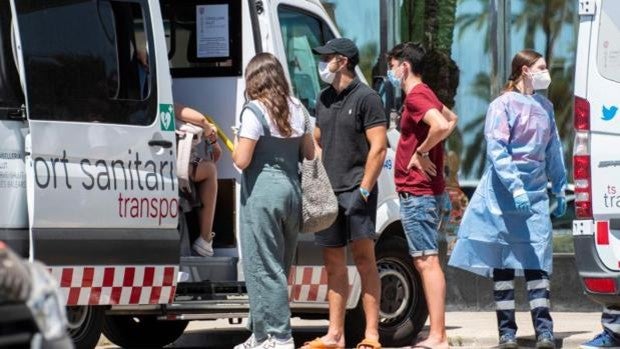 Brote Covid Mallorca | Salud confirma los tres primeros positivos entre jóvenes de Córdoba regresados