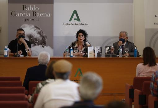 Un momento de la presentación del libro 'Pablo García Baena, una aproximación'