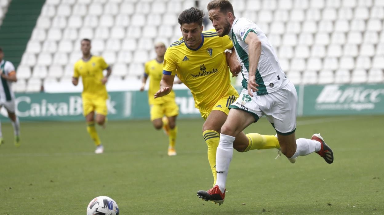 El extremo Nahuel, en el Córdoba CF-Cádiz B que se repeterá este año en Segunda RFEF