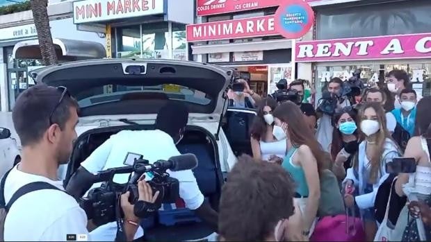 Brote Covid Mallorca | Los primeros estudiantes abandonan el hotel tras el fin del confinamiento forzoso