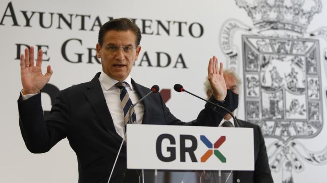 Luis Salvador durante la rueda de prensa, en el Ayuntamiento de Granada, este jueves 1 de julio de 2021