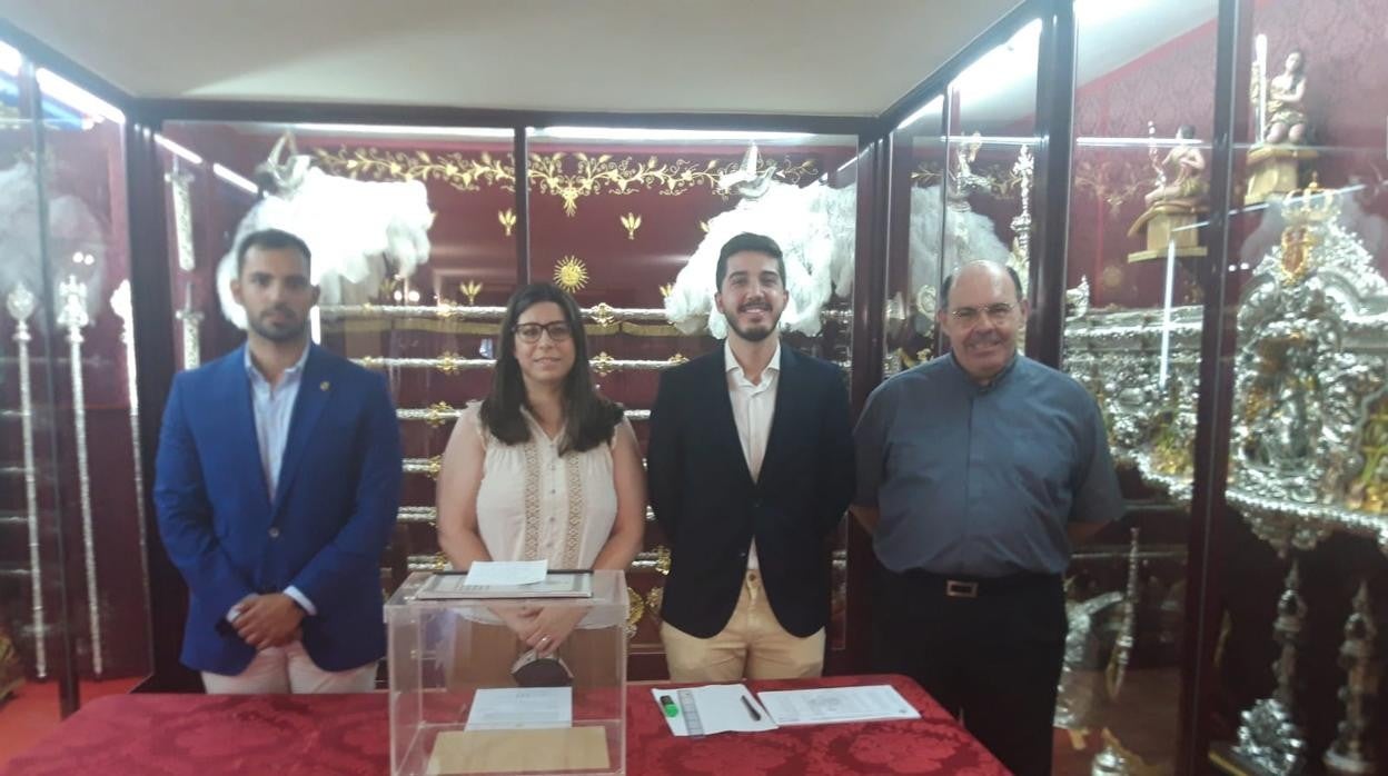 Mesa electoral en la que han votado los hermanos de la Merced