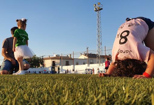 Más de 100 niños recuperan los juegos tradicionales en las Miniolimpiadas Rurales de Añora