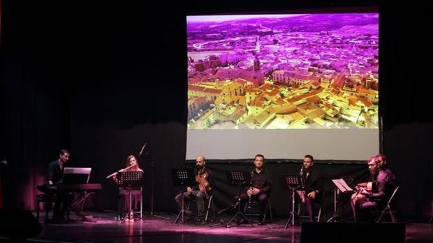 Castro del Río inaugura el Teatro Cervantes tras 25 años sin contar con un gran espacio escénico