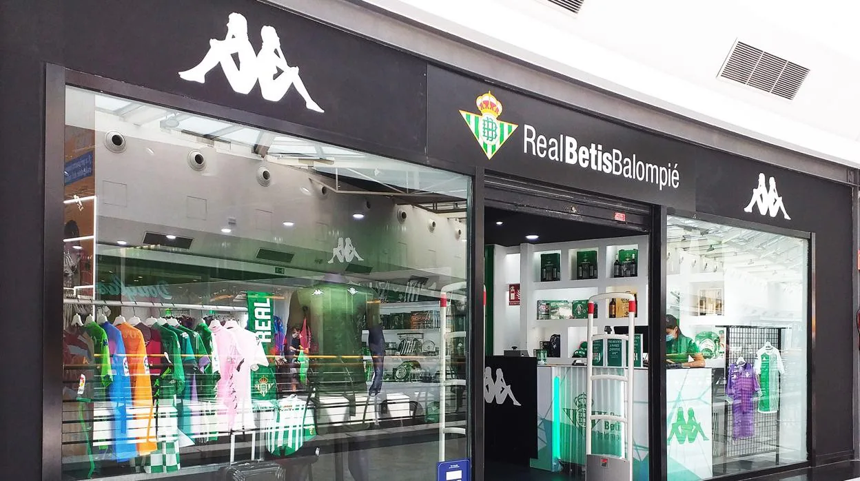 Disparidad Inolvidable Soldado Abre una tienda Kappa del Betis en el centro comercial AireSur